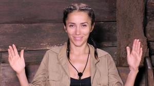 Anastasiya Avilova isst nackig 