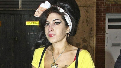Amy Winehouse: Stundenlag tot im Bett
