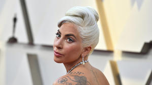Lady Gaga nimmt ein Eiswürfelbad