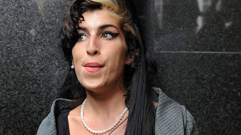 Eine Schweizer Partei wirbt mit einem Winehouse-Bild gegen die Entkriminalisierung von Drogen.