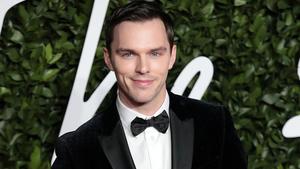 Nicholas Hoult stößt zum Cast von 'Alpha Gang' 