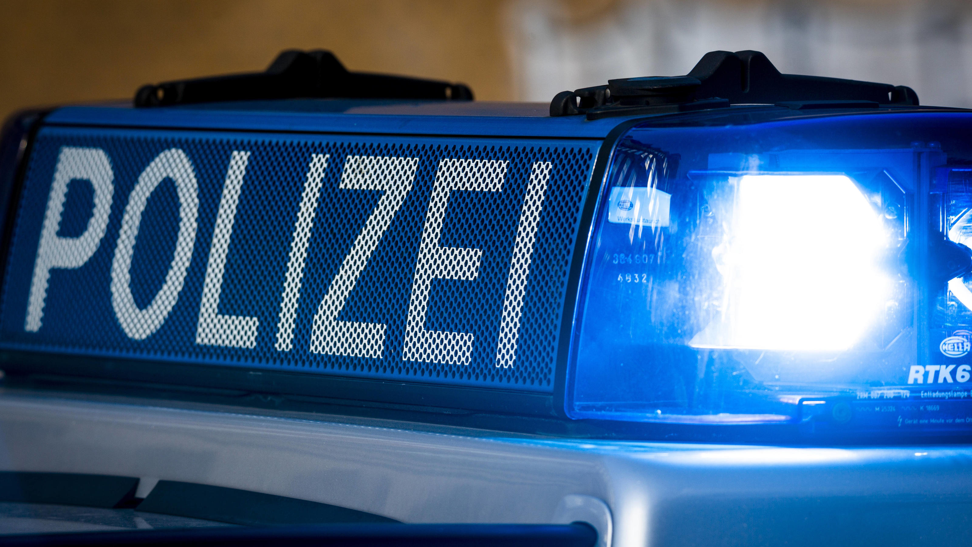 Weiden (Oberpfalz) Mutter stößt ihre Kinder (1,8) aus dem