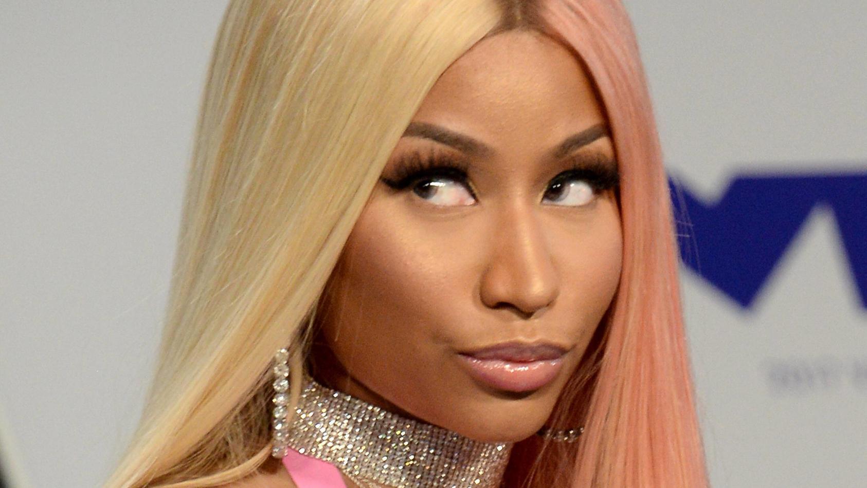 Nicki Minaj Beschenkt Ihre Fans Mit Nacktfotos Sexy Fotoreihe Zum 39 Geburtstag