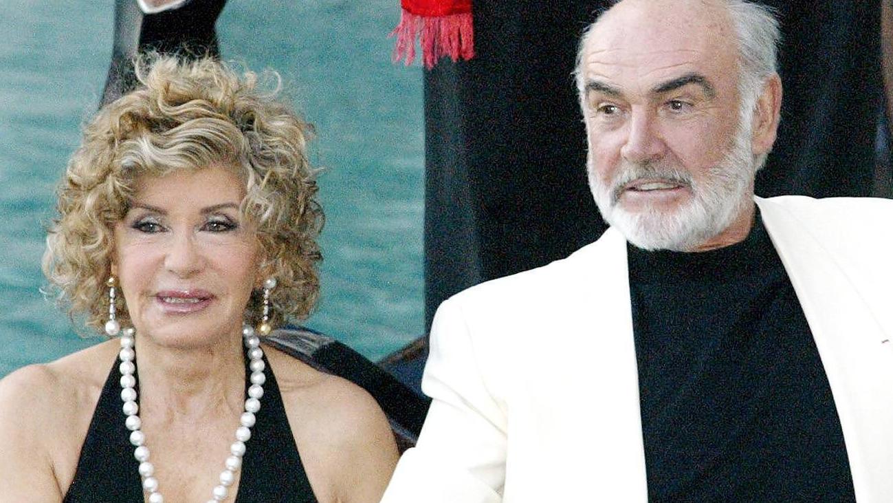 Schauspieler Sean Connery (GBR) mit Ehefrau Micheline Roquebrune (FRA/Malerin) im Jahr 2003.