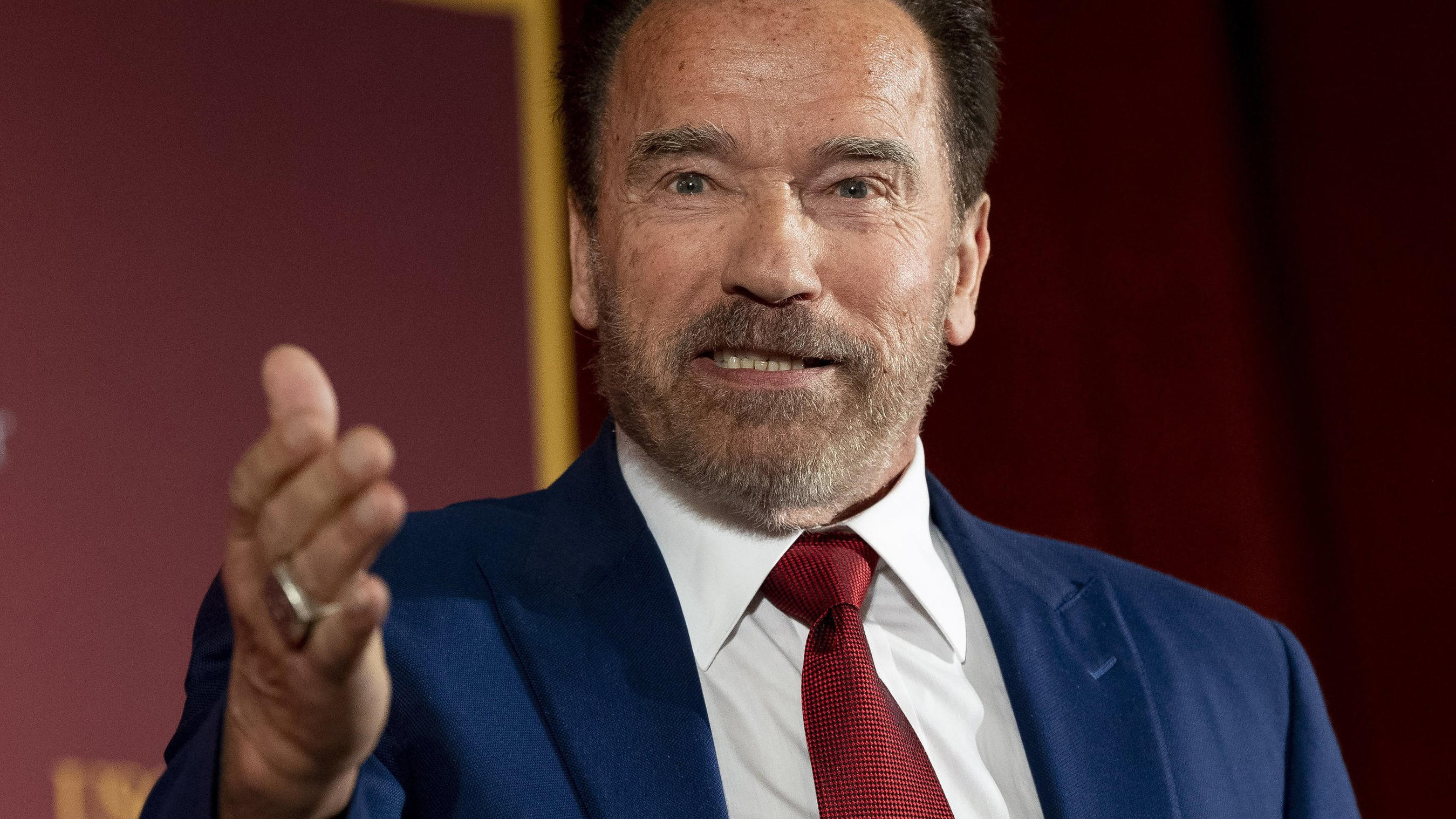 Arnold Schwarzenegger zeigt sich großzügig - auch und besonders an Thanksgiving