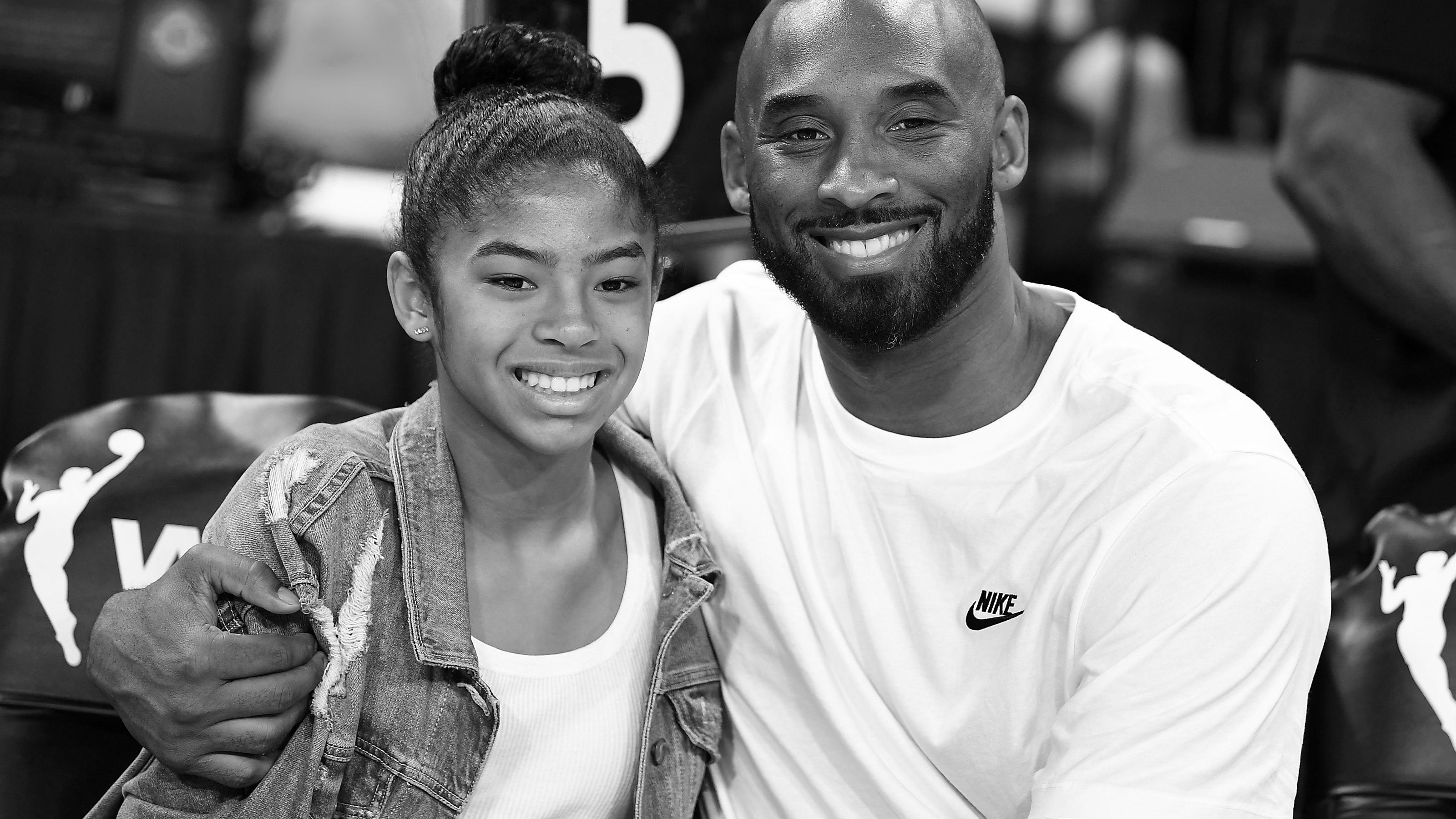 Der Basketball-Profi Kobe Bryant und seine Tochter Gianna (2006-2020) kamen im Januar 2020 bei einem Hubschrauberabsturz ums Leben.