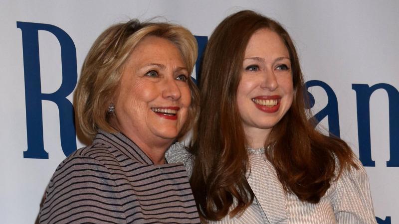 Hillary Clinton ist sehr stolz auf ihre Tochter Chelsea.