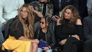 Beyoncés Tochter darf Oma schminken