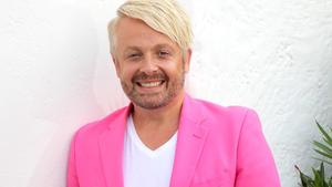 Er verwirrt mit „neuem“ Gesicht