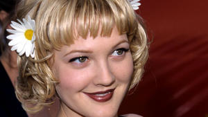 Drew Barrymore über ihren Haarschnitt bei den Oscars 1998