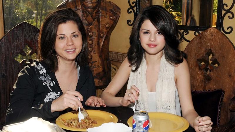 Die Mutter von Selena Gomez soll eine Fehlgeburt erlitten haben.
