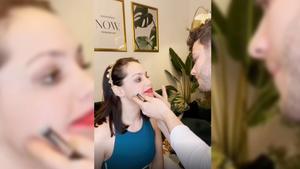 Luca Hänni macht Christinas Make-up