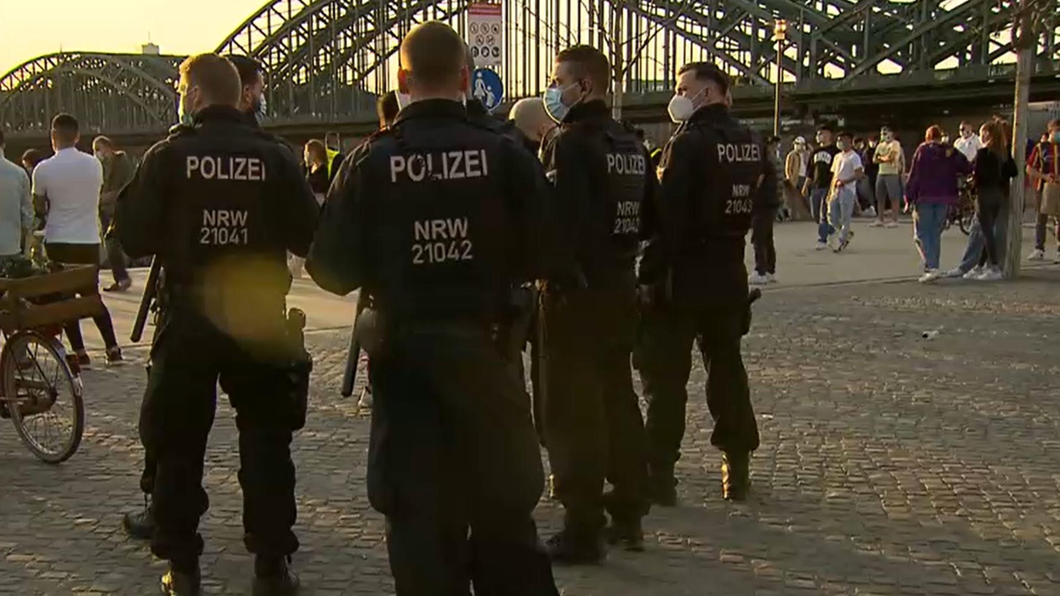 Corona-Sperrungen am Rhein über Ostern: Stadt Köln greift ...