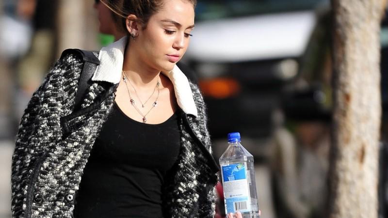 Miley Cyrus zahlte 50.000 Dollar um 15 Pfund loszuwerden.