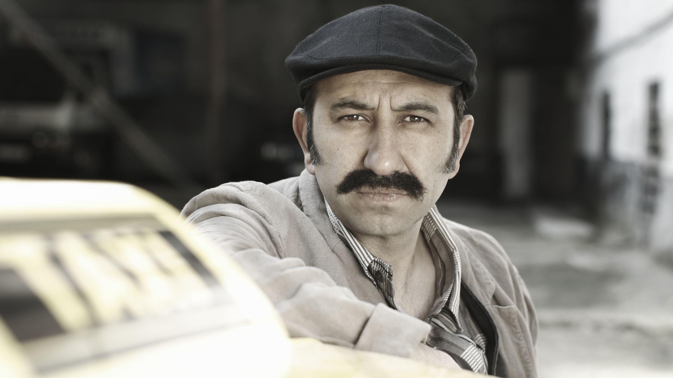 Hilmi Sözer als armenischer Taxifahrer