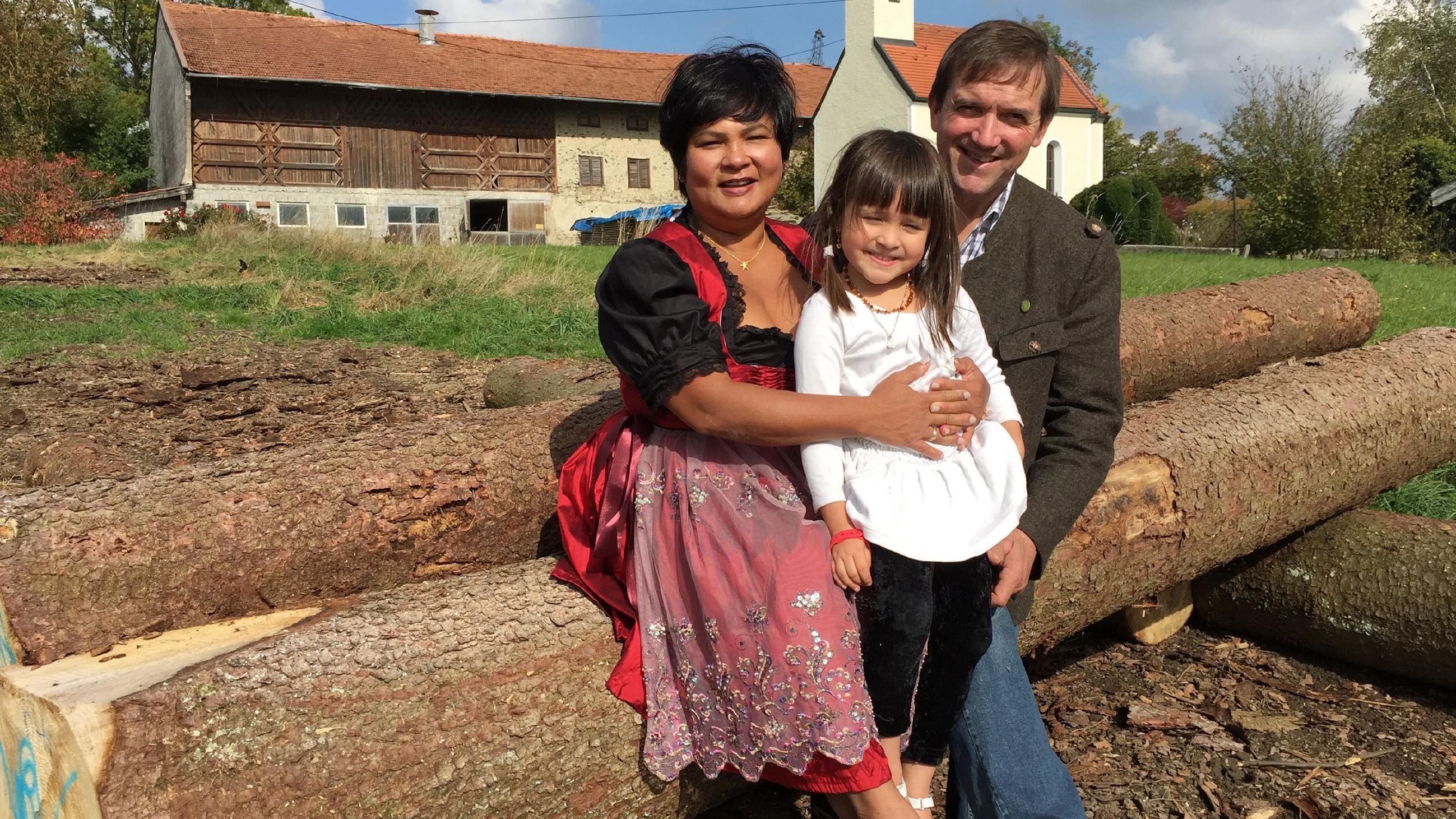 Josef und Narumol mit ihrer Tochter Jorafina (4)