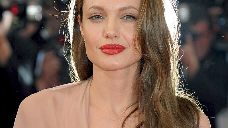 Angelina Jolie schwanger mit Zwillingen?