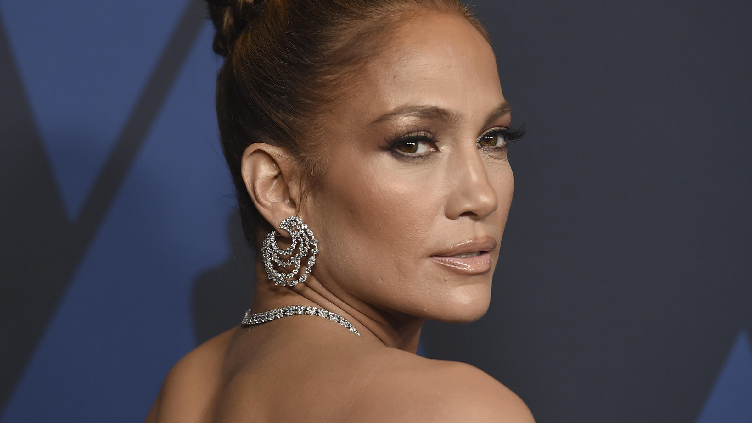 Jennifer Lopez macht den Töchtern von Ben Affleck Geschenke.