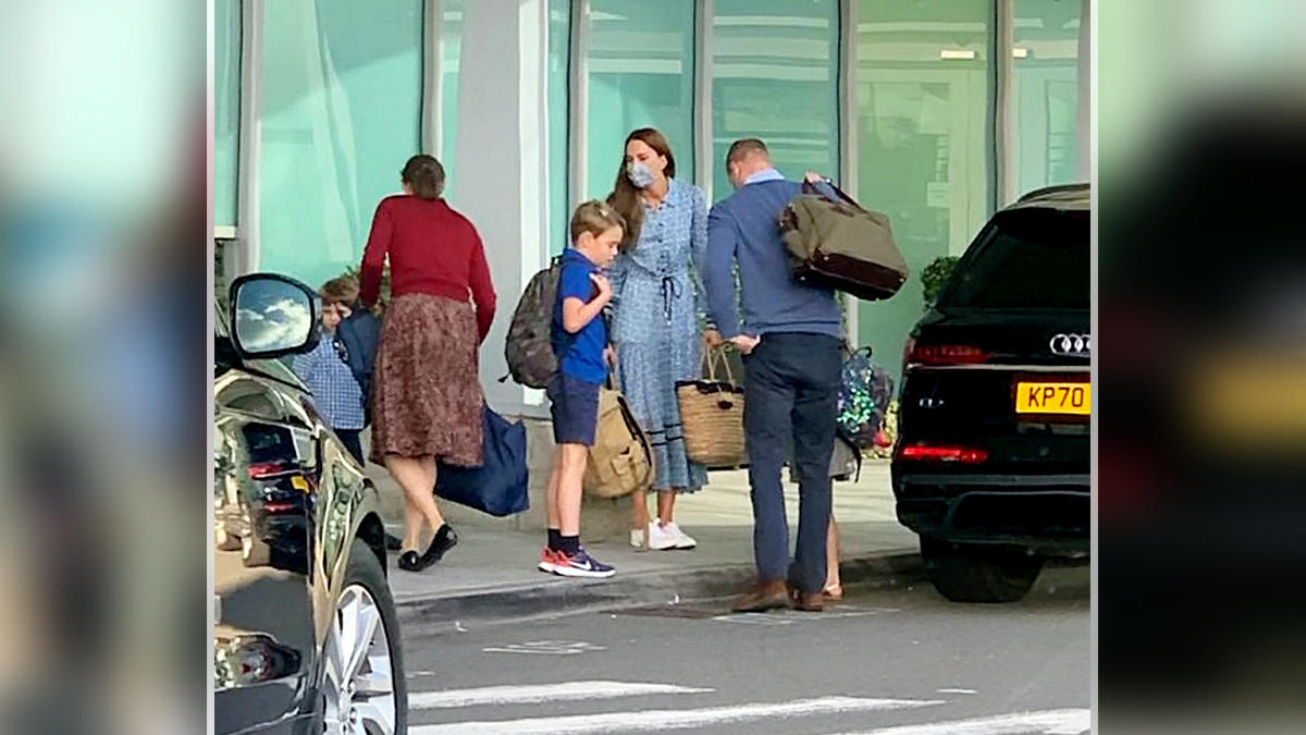 Prinz William und Herzogin Kate mit ihren drei Kindern auf dem Weg in den Urlaub