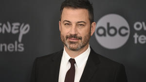  Jimmy Kimmel fackelt sich Haare ab