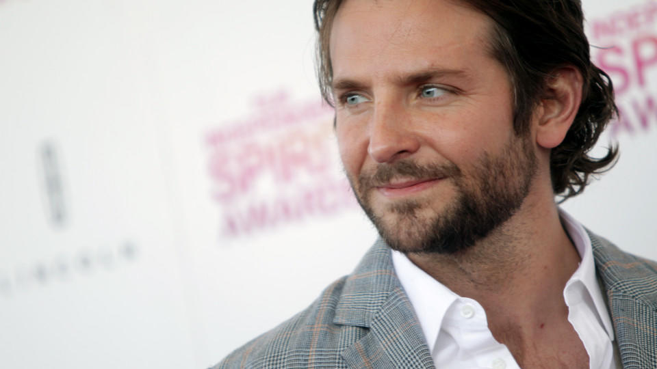 Actor Bradley Cooper arrives for the 2013 Film Independent Spirit Awards on February 23, 2013 in Santa Monica, California. AFP PHOTO/Mehdi TAAMALLAH        (Photo credit should read MEHDI TAAMALLAH/AFP/Getty Images)