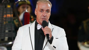Till Lindemann wird zu Karl Lagerfeld