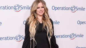 Avril Lavigne schwärmt von der Zusammenarbeit mit Mark ...