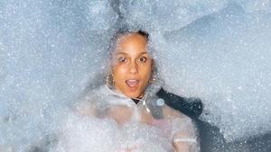 Alicia Keys feiert eine Schaumparty