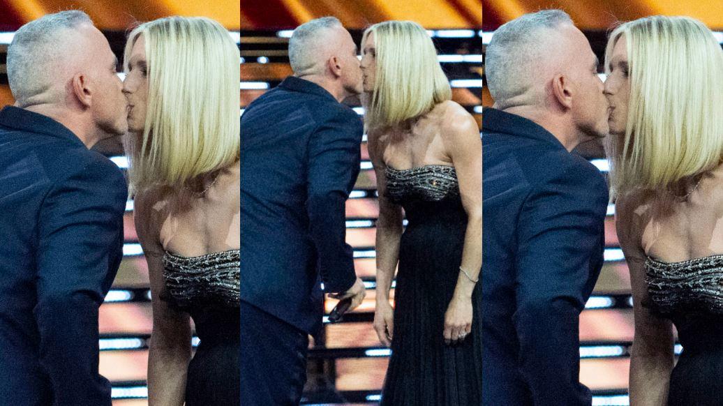 Hier gibt Michelle Hunziker ihrem Ex Ex Eros Ramazotti einen Kuss.
