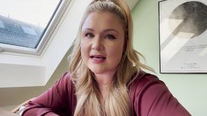 "Bin die nächsten Tage offline" teilt die Influencerin mit