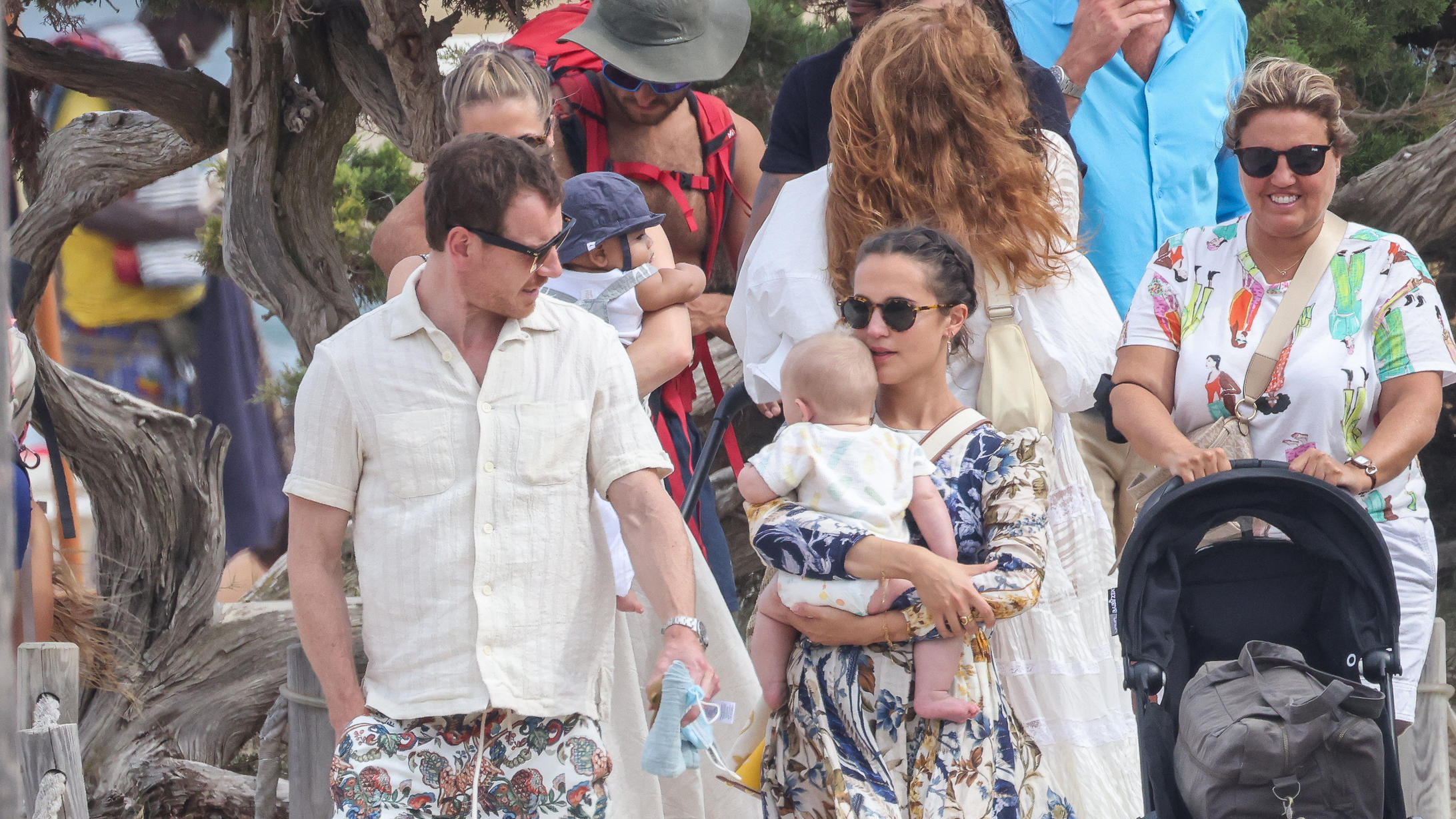 Michael Fassbender und Alicia Vikander wurden 2021 mit ihren Baby gesichtet. Erst danach machten sie ihr Familienglück öffentlich.