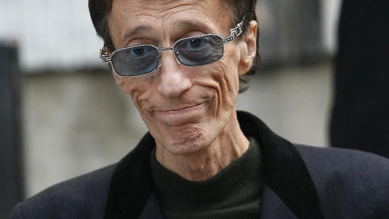 How did robin gibb die