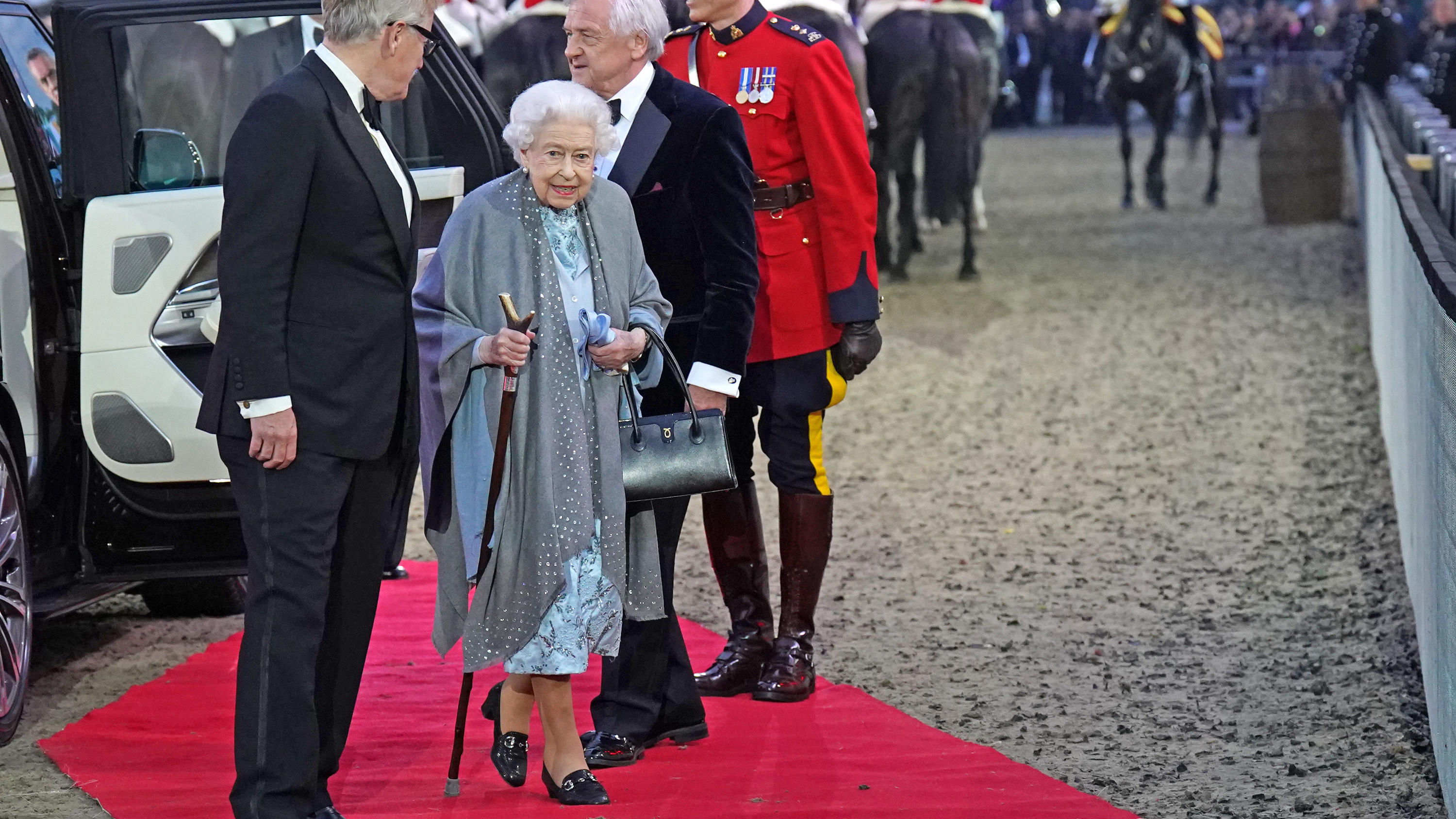 15.05.2022, Großbritannien, Windsor: Die britische Königin Elizabeth II. trifft zur Platin-Jubiläumsfeier «A Gallop Through History» bei der Royal Windsor Horse Show auf Schloss Windsor ein. Foto: Steve Parsons/PA Wire/dpa +++ dpa-Bildfunk +++
