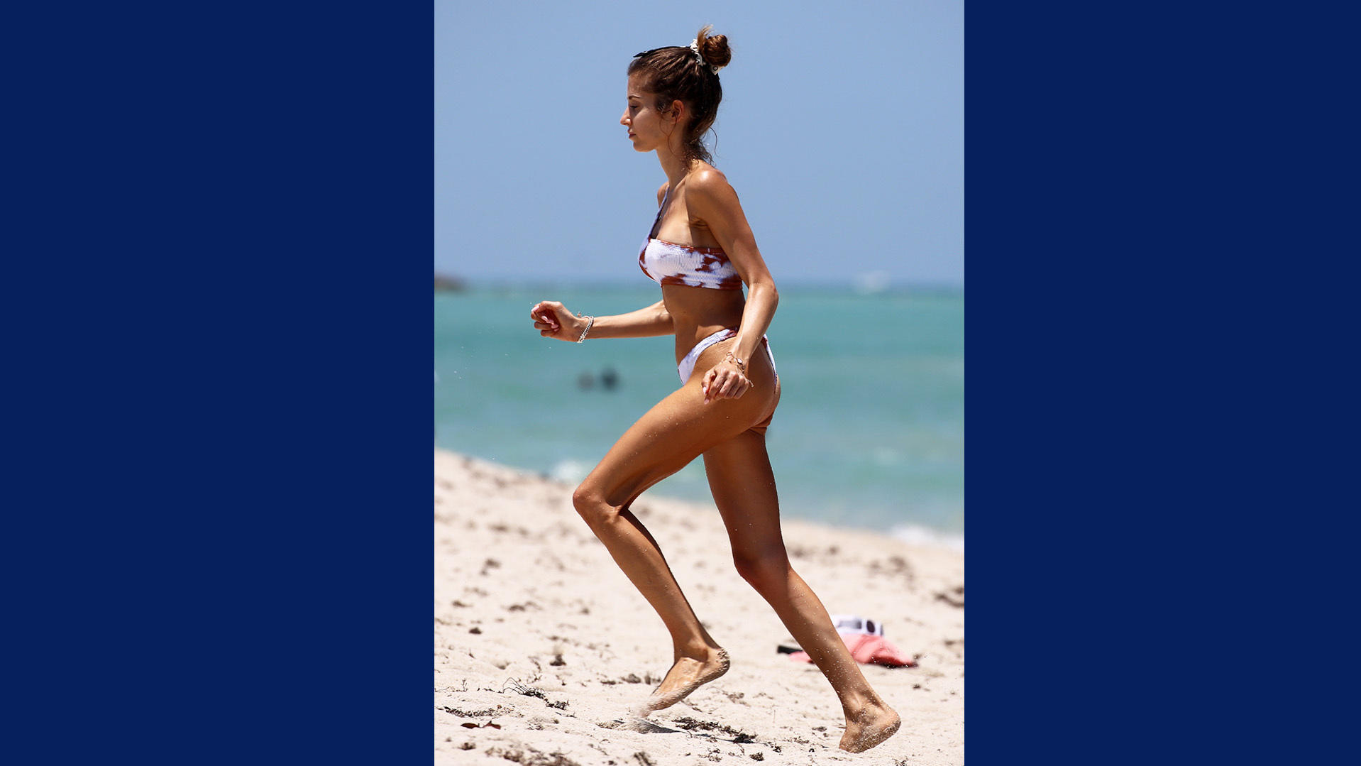 Cathy Hummels am Strand in Miami