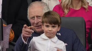 Prinz Charles geht in Opa-Rolle auf