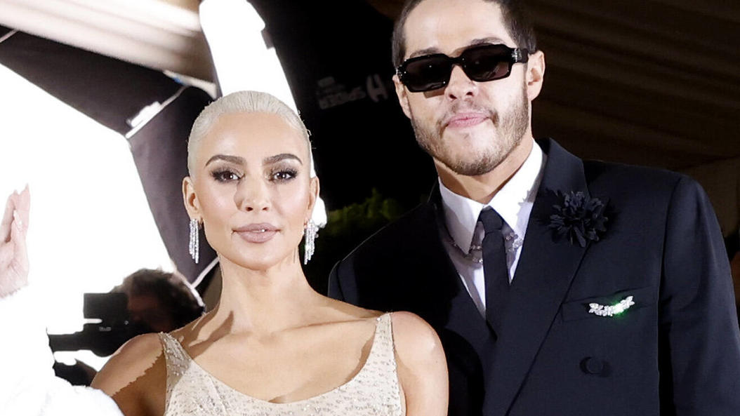  Kim Kardashian and Pete Davidson arrive on the red carpet for The Met Gala at The Metropolitan Museum of Art celebrating the Costume Institute opening of In America: An Anthology of Fashion in New York City on Monday, May 2, 2022. PUBLICATIONxINxGER