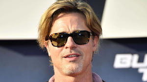 Brad Pitt feiert Röcke bei Männern