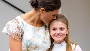 Victoria von Schweden im Partnerlook mit ihrer Tochter