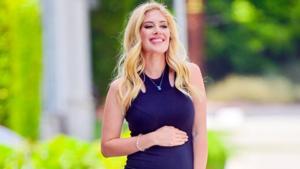 Heidi Montag als Barbie mit Babybauch