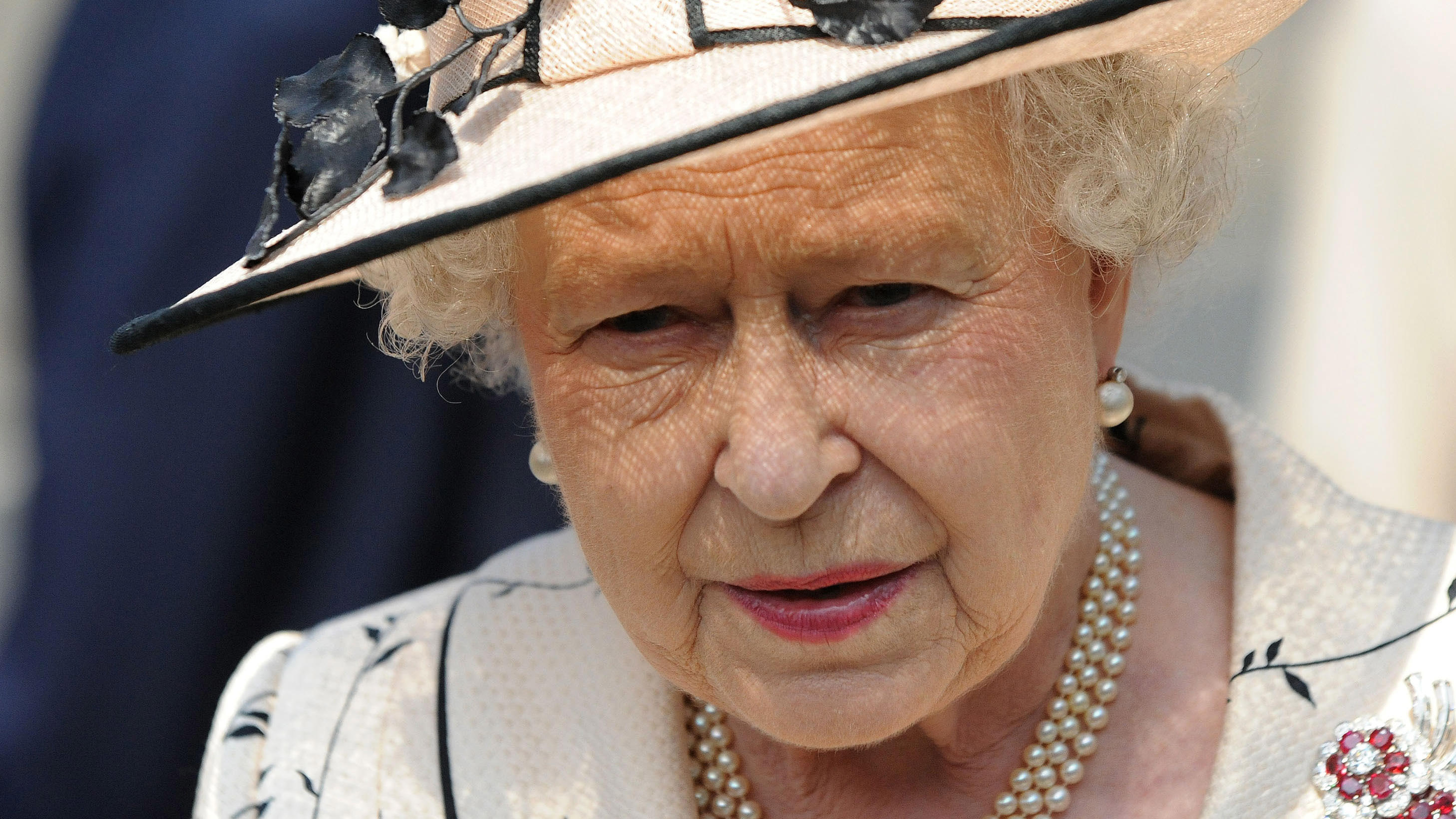 Queen Elizabeth wird mit ihrem persönlichen Schmuck beerdigt 