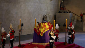 Königin Elizabeth II.: Beisetzung neben Grab ihres ...