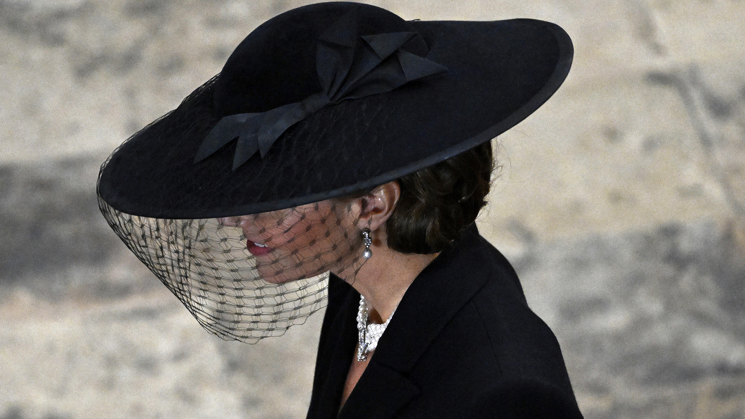Kate trug diese Ohrringe und das Collier auch an der Beerdigung von Prinz Philip.