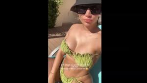 Samira Klampfl zeigt After-Baby-Body im Bikini