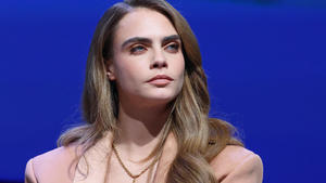 Cara Delevingne wieder völlig fertig abgelichtet