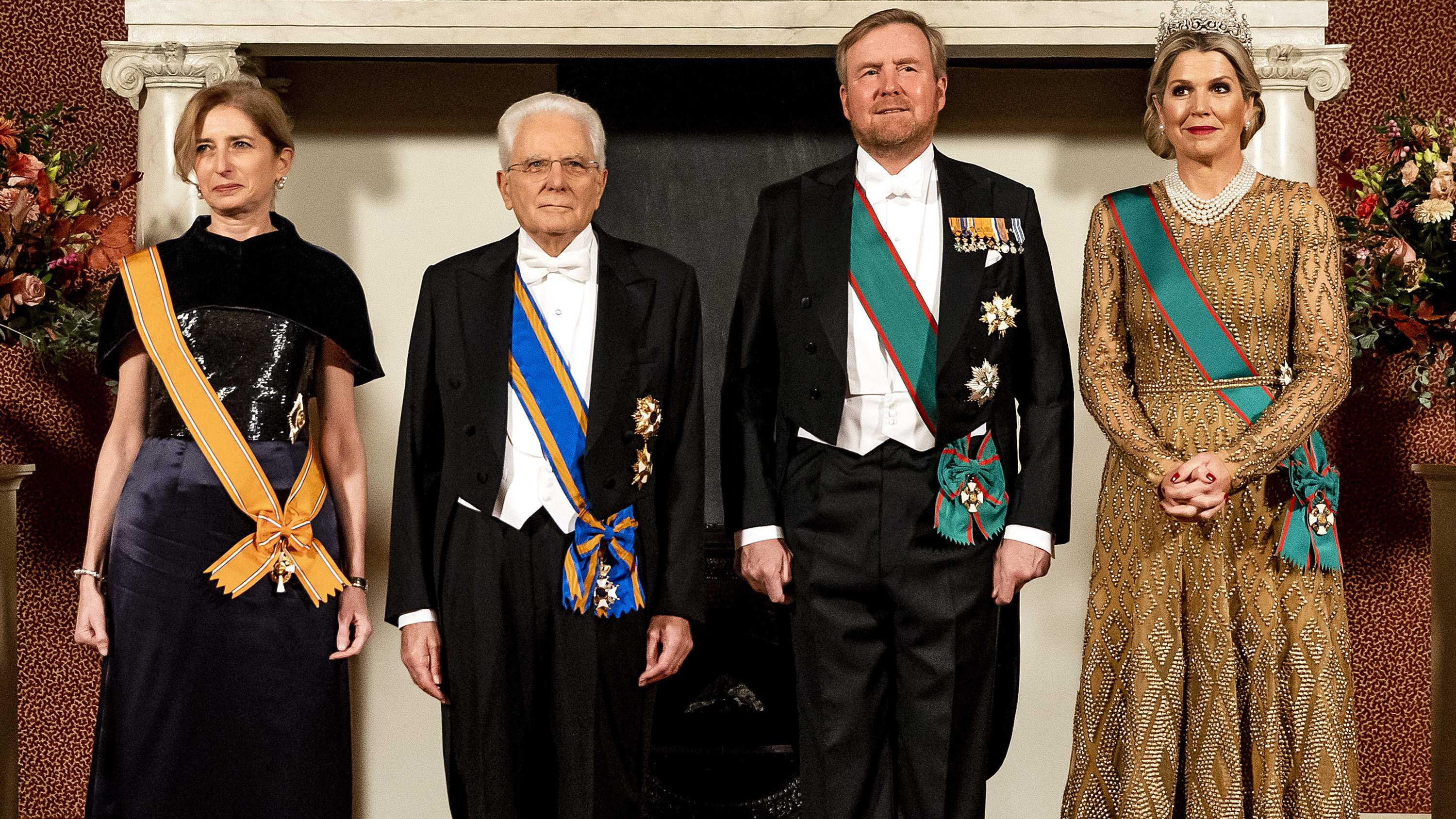 König Willem-Alexander und Königin Máxima posieren für ein Gruppenfoto zusammen mit dem italienischen Präsidenten Sergio Mattarella und seiner Tochter Laura Mattarella