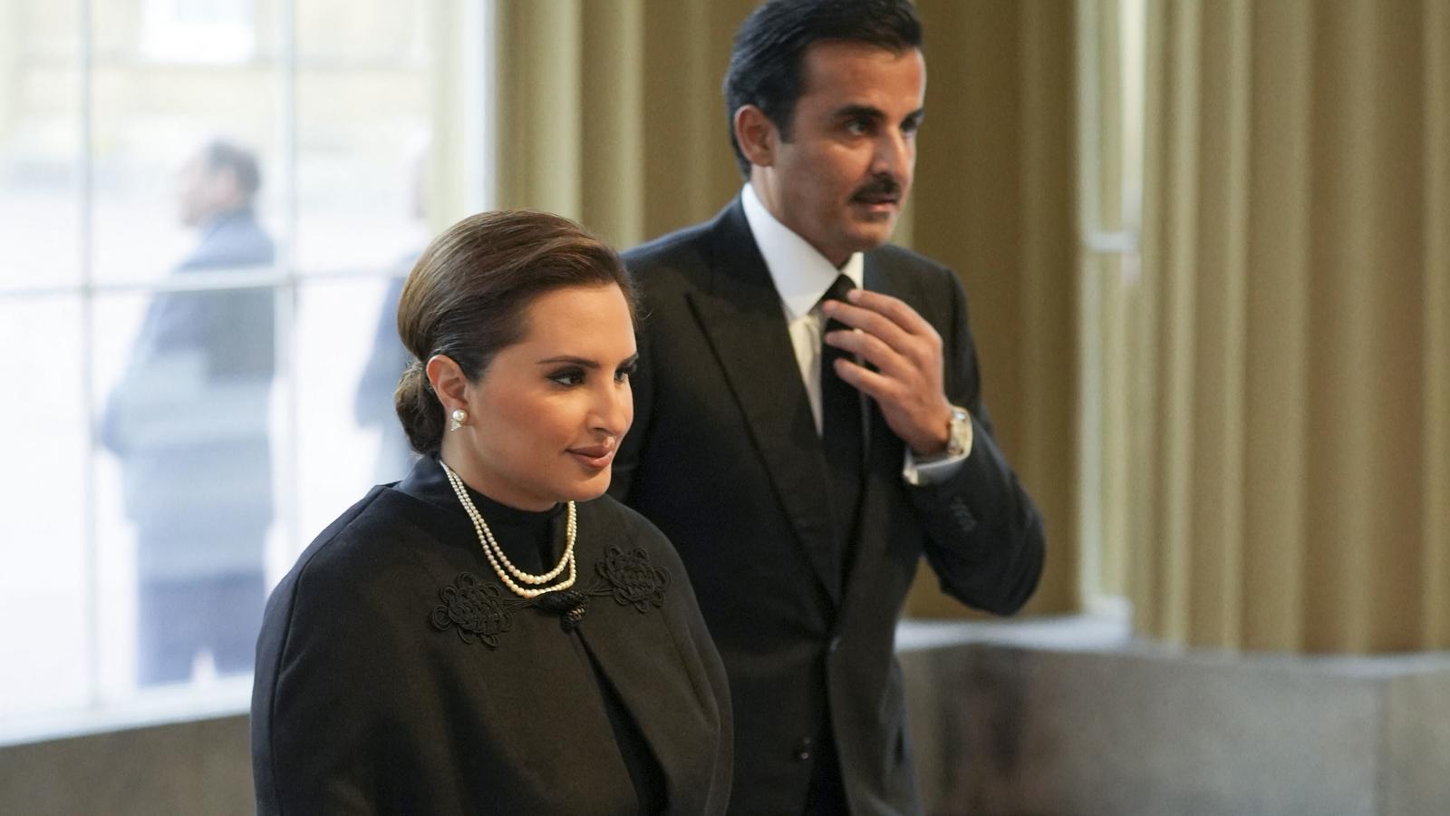 Katars Staatsoberhaupt Tamim bin Hamad Al Thani und seine Frau Sheikha Jawaher bei einer Trauerveranstaltung der Queen im Buckingham Palace in London.
