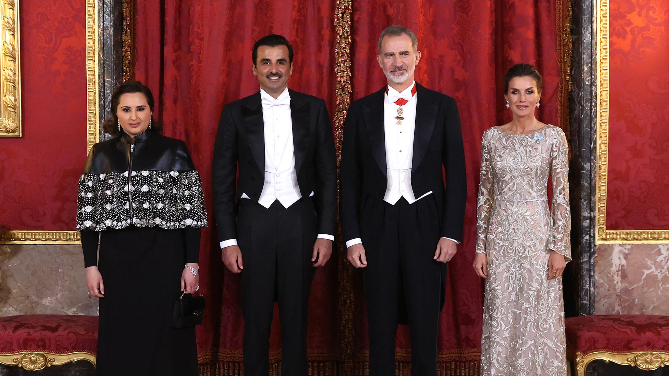 König Felipe mit Königin Letizia und Katar-Staatsoberhaupt Sheikh Tamim bin Hamad Al Thani mit Ehefrau Sheikha Jawaher bint Hamad bin Suhaim Al Thani in Madrid.