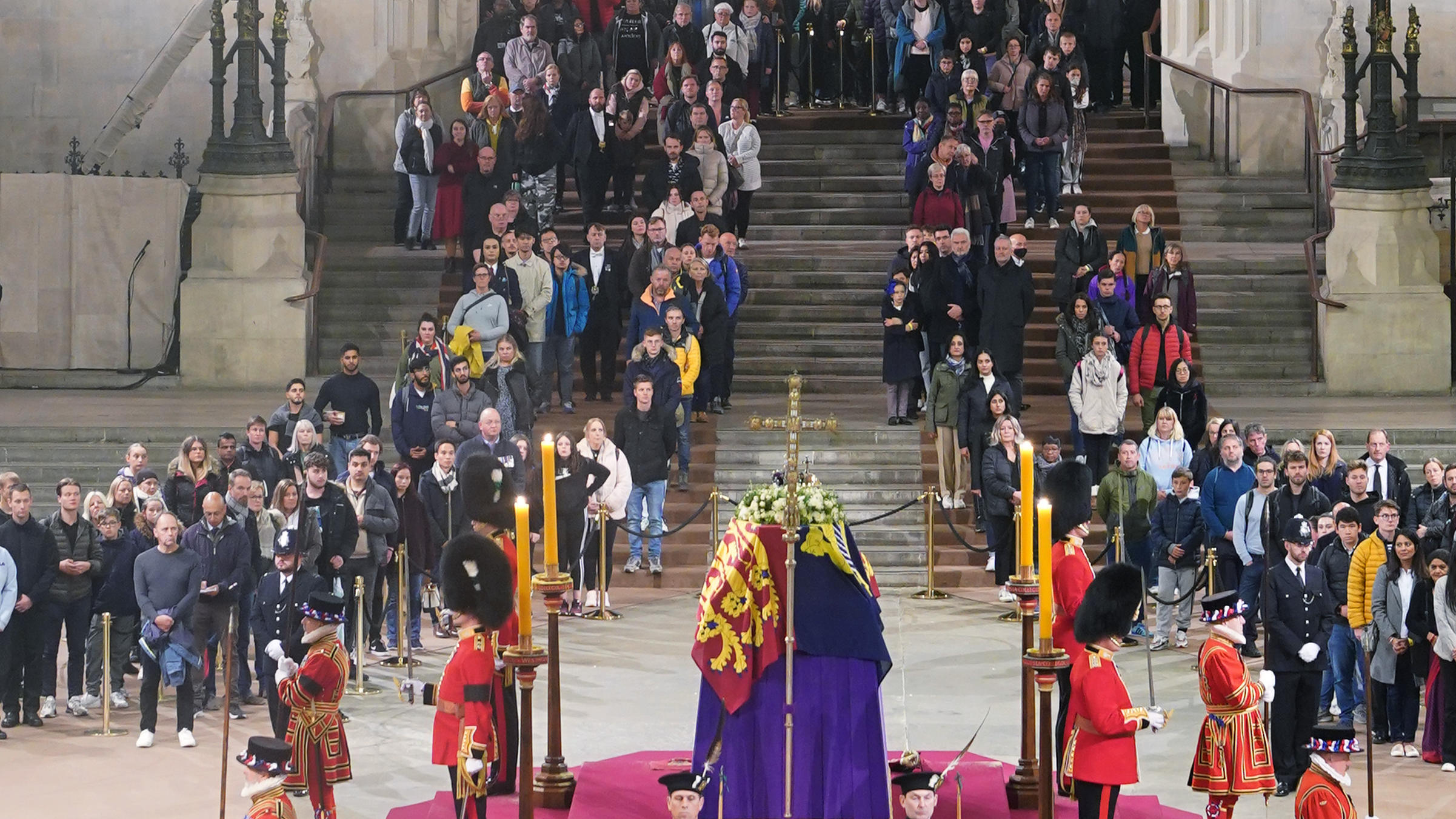 Nach offiziellen Angaben haben 250.000 Menschen der Queen in der Westminster Hall ihre Aufwartung gemacht.