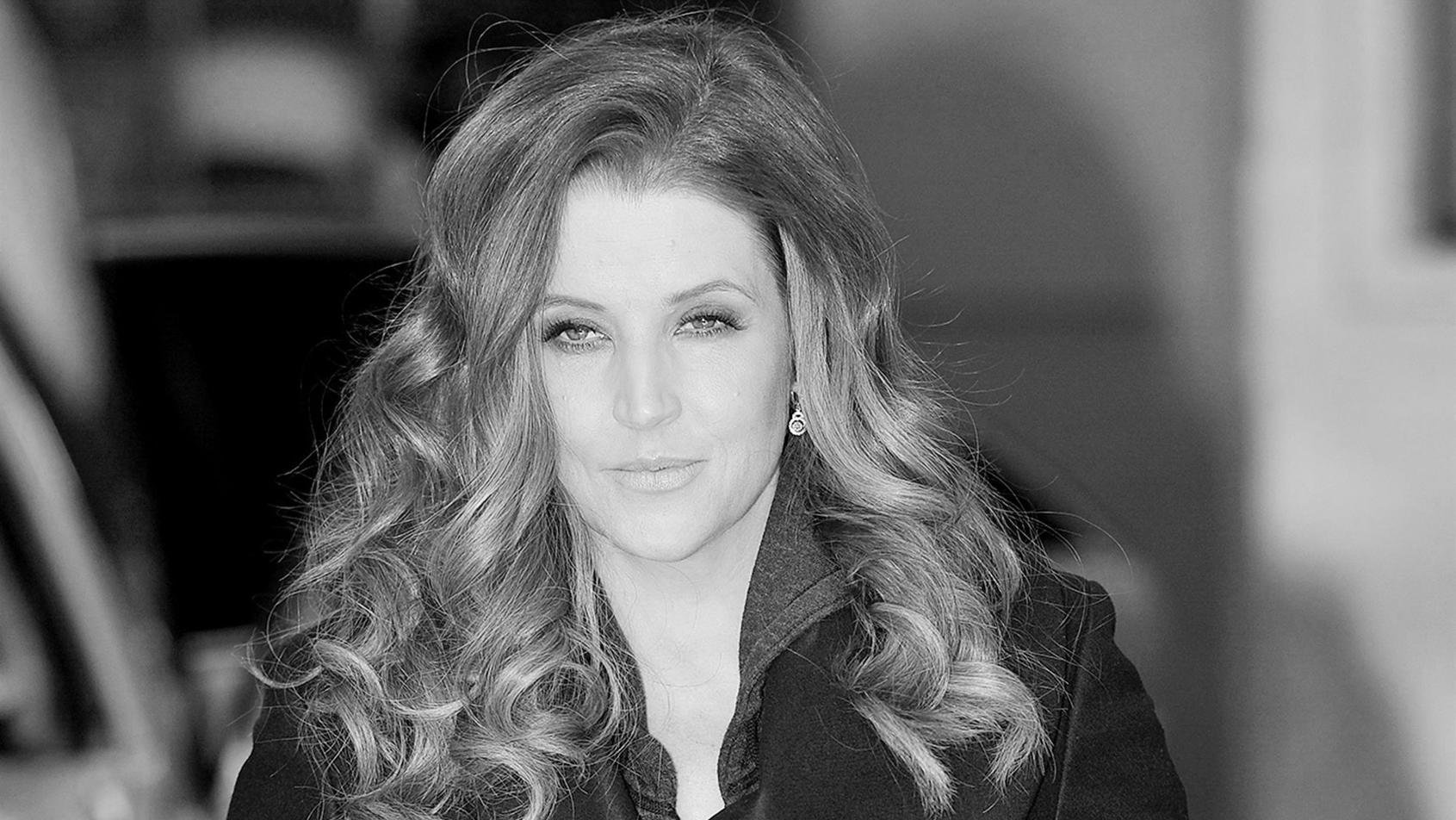 BGUK_2546733 - LONDON, UNITED KINGDOM - *STOCK IMAGES* Lisa Marie Presley, singer and daughter of Elvis, dies aged 54.*PICTURES TAKEN ON THE 13/09/12* - LONDONSINGER LISA MARIE PRESLEY SEEN AFTER HAVING PRE-RECORDED FOR THE ITV THIS MORNING SHOW.Pict