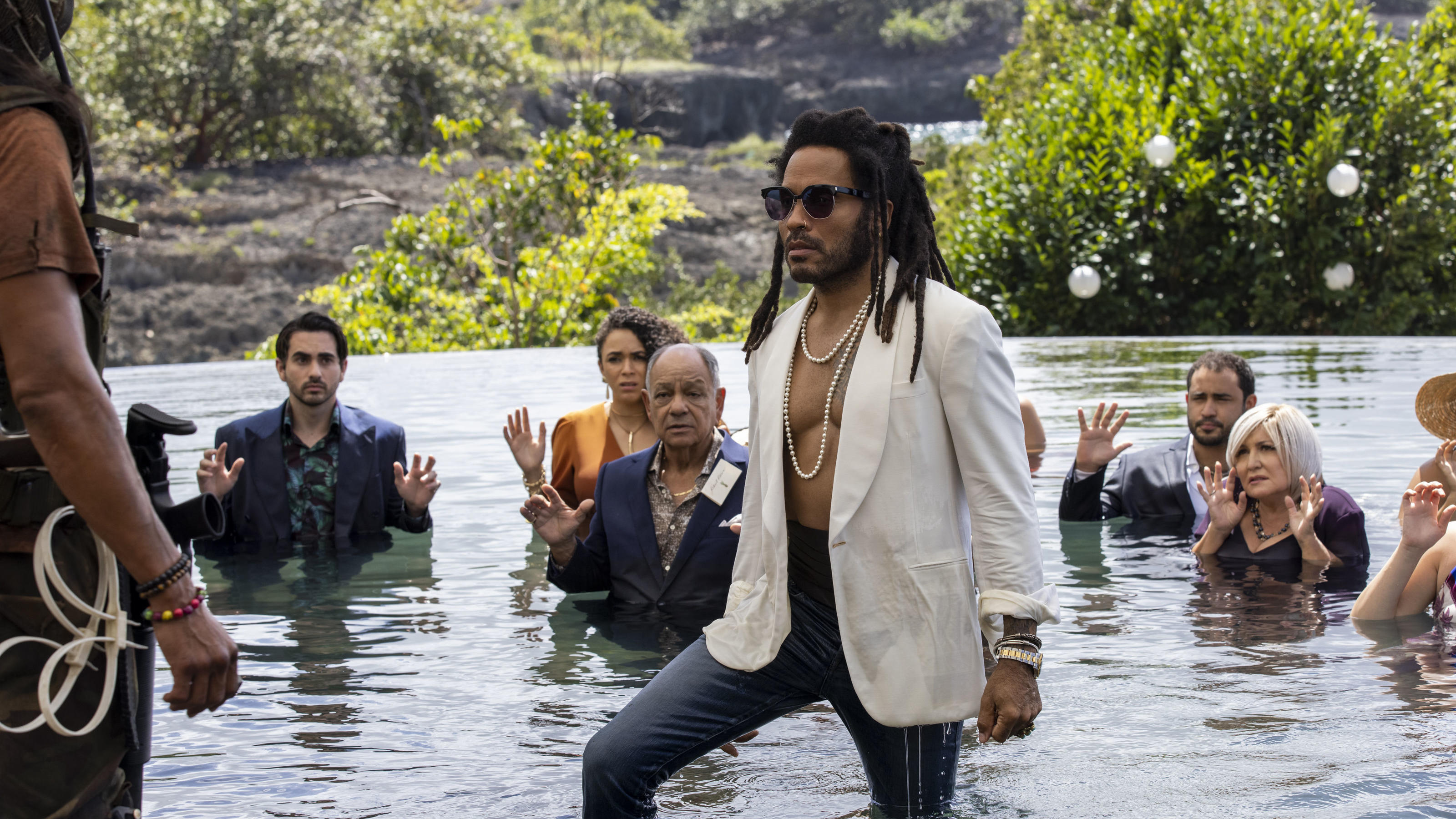 Steht cooler als die anderen im Wasser rum: Lenny Kravitz